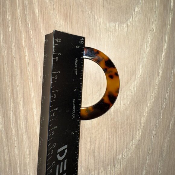 Faux tortoise shell hoops made with resin - Picture 6 of 6